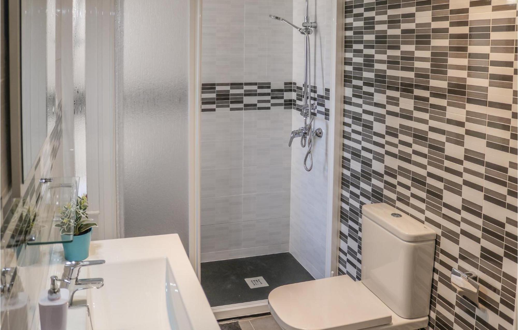 4 Bedroom Stunning Apartment In Малага Екстер'єр фото