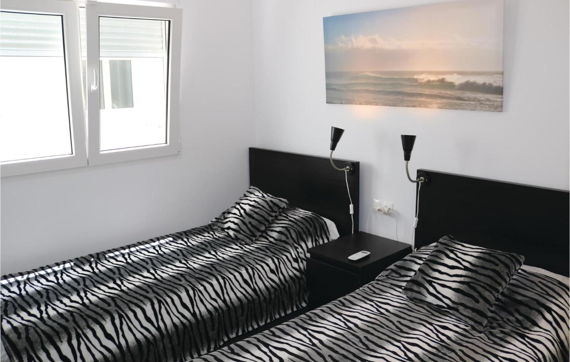 4 Bedroom Stunning Apartment In Малага Екстер'єр фото